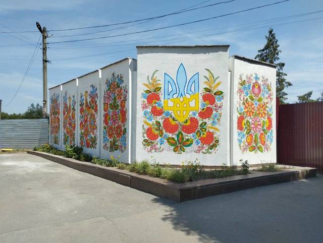 Красочные росписи: в Петриковке появилась новая фотозона - рис. 2