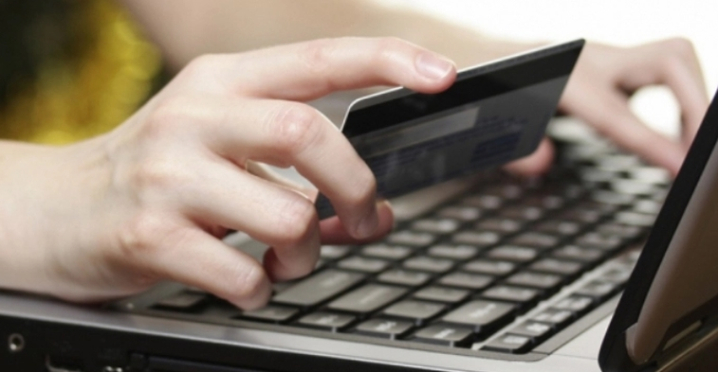 Продавала неіснуючі декоративні рослини: дніпрянка ошукала понад 40 людей - рис. 1