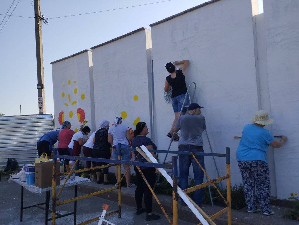 Красочные росписи: в Петриковке появилась новая фотозона - рис. 3