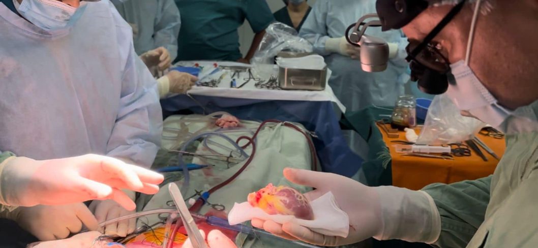 У Києві українські медики вперше пересадили серце 6-річній дитині