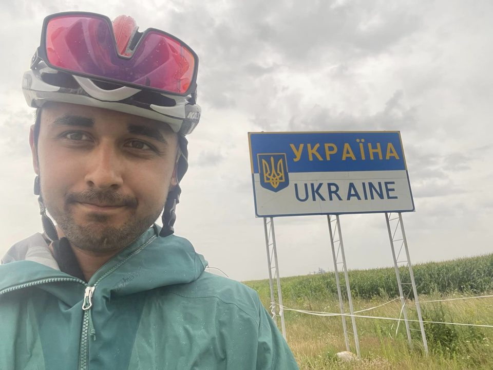 Мэр норвежского города 11 дней ехал в Украину на велосипеде и собрал полмиллиона гривен для ВСУ - рис. 1