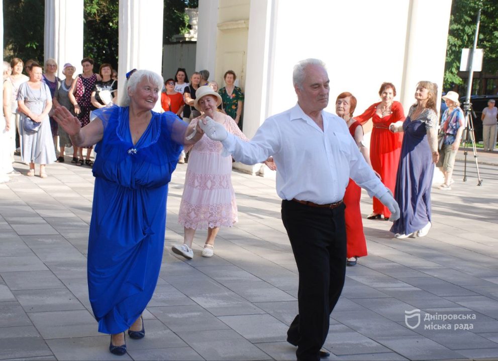 У Дніпрі влаштували літній бал для учасників «Університету третього віку» - рис. 5