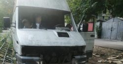 Атракціон "Автофургон": у Дніпрі діти грають у покинутій вантажівці - рис. 4