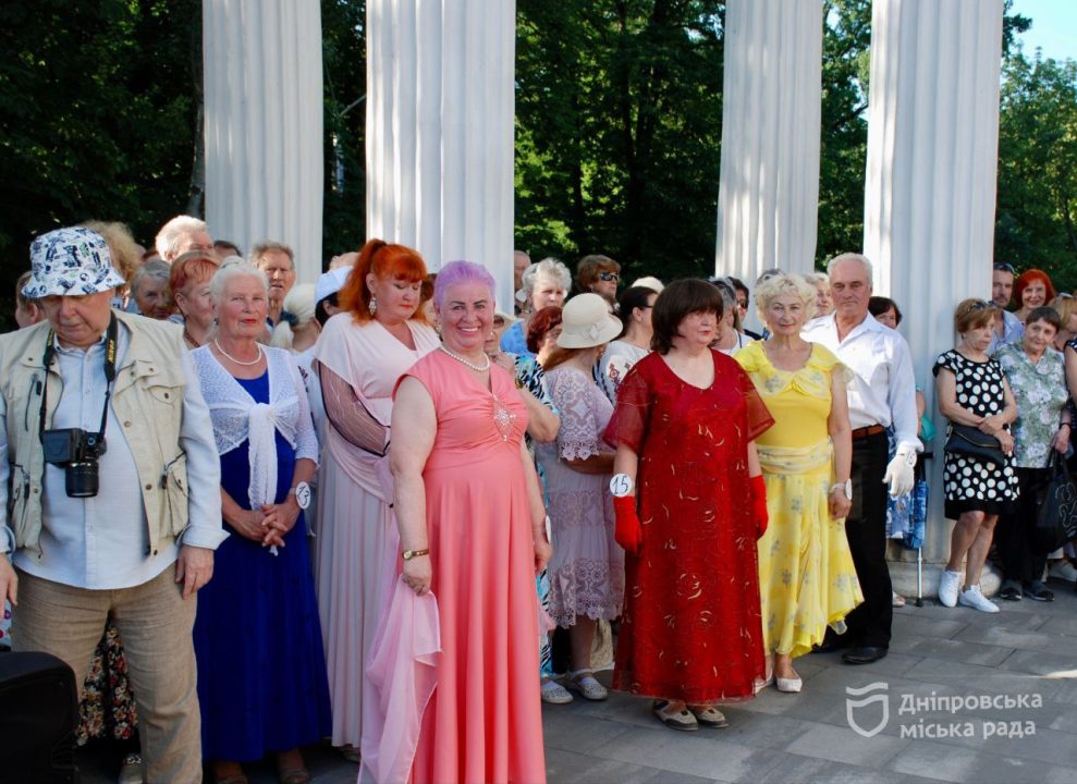 У Дніпрі влаштували літній бал для учасників «Університету третього віку» - рис. 2