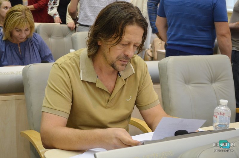 Облаштування укриттів, підтримка військових та ВПО: як у Дніпрі пройшла сесія облради