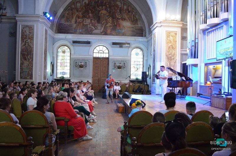У Дніпрі в Будинку органної та камерної музики провели благодійний концерт для переселенців - рис. 1