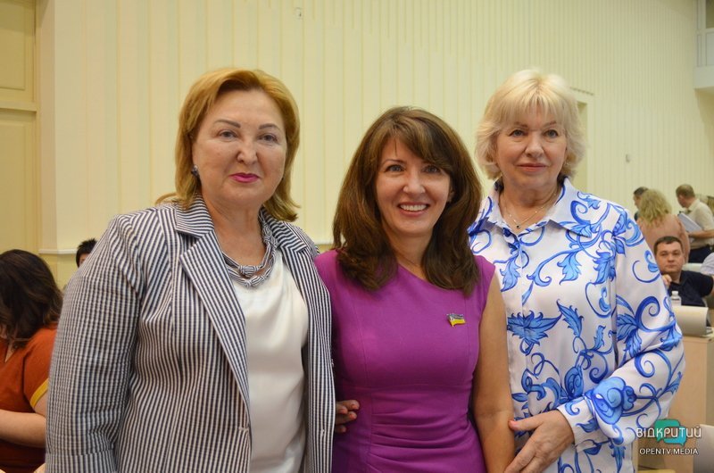 Облаштування укриттів, підтримка військових та ВПО: як у Дніпрі пройшла сесія облради