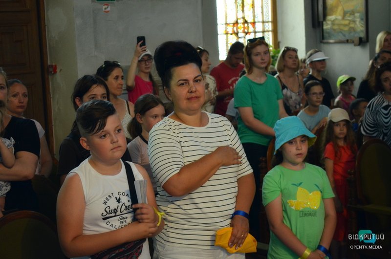 У Дніпрі в Будинку органної та камерної музики провели благодійний концерт для переселенців