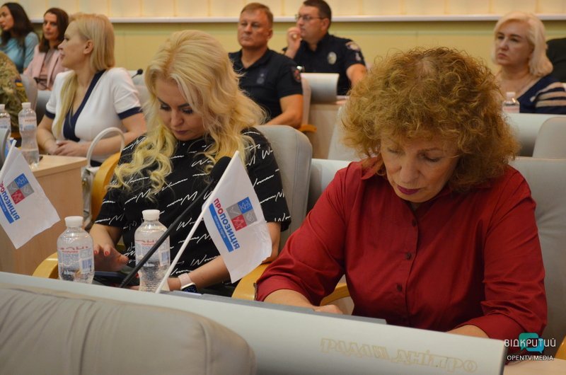 Облаштування укриттів, підтримка військових та ВПО: як у Дніпрі пройшла сесія облради