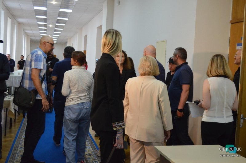 Облаштування укриттів, підтримка військових та ВПО: як у Дніпрі пройшла сесія облради