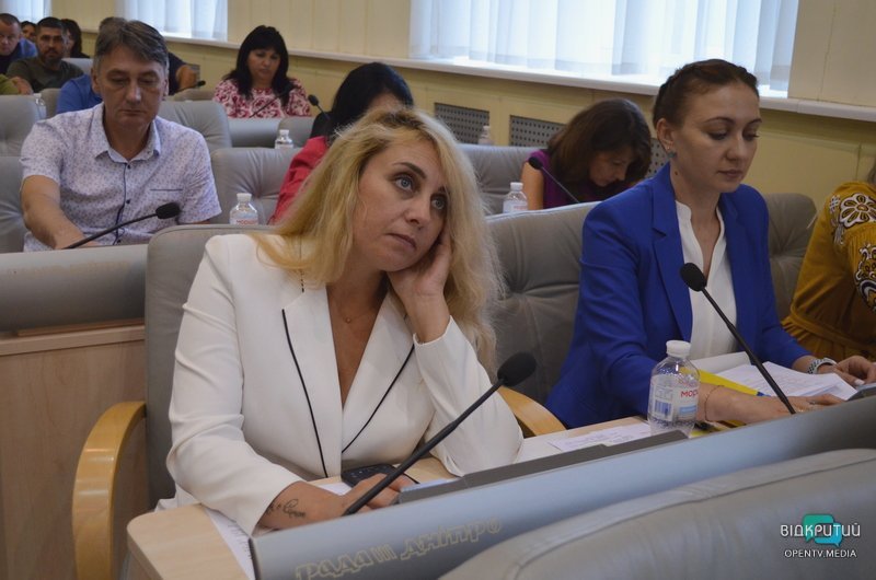 Облаштування укриттів, підтримка військових та ВПО: як у Дніпрі пройшла сесія облради