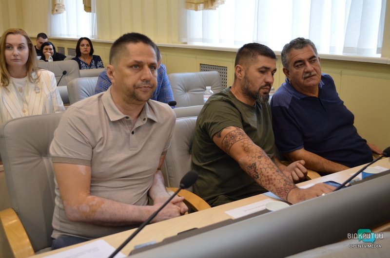 Облаштування укриттів, підтримка військових та ВПО: як у Дніпрі пройшла сесія облради