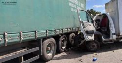 У Новомосковському районі сталася смертельна ДТП: загиблого чоловіка рятувальники вирізали із кабіни - рис. 9