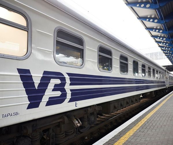 З 18 липня “Укрзалізниця” додає вагони до потягів із Дніпра та Запоріжжя до заходу України - рис. 1