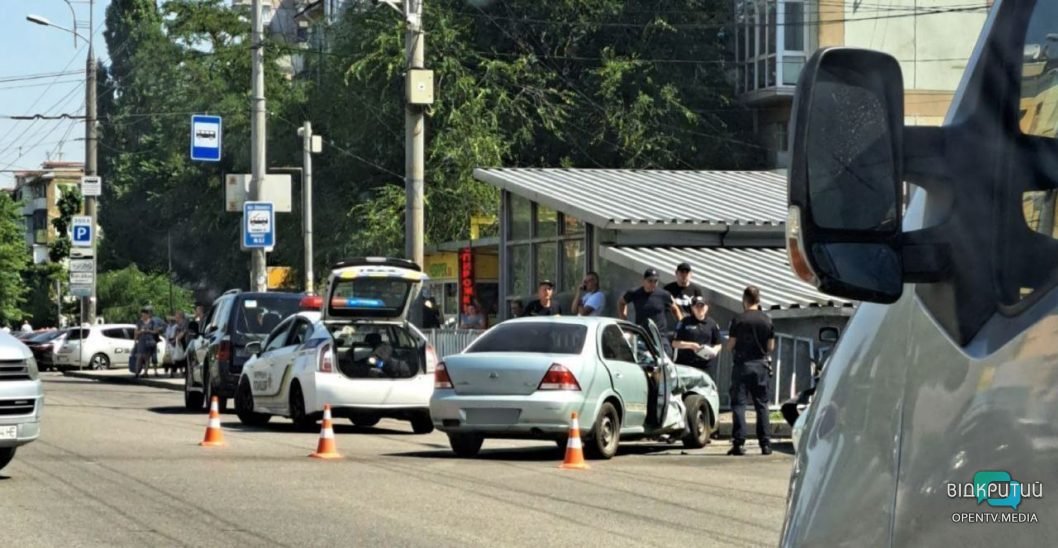 Рух частково ускладнено: подробиці аварії на Слобожанському проспекті у Дніпрі 
