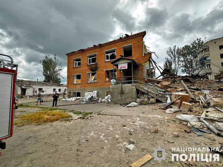 4 загиблих, 11 постраждалих: російські окупанти здійснили авіаудар по Запорізькій області - рис. 2