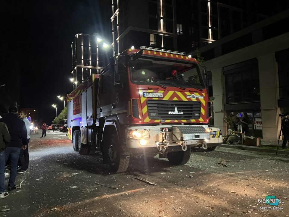 6 постраждалих, рятувальна операція завершена: подробиці ракетної атаки по Дніпру з місця подій