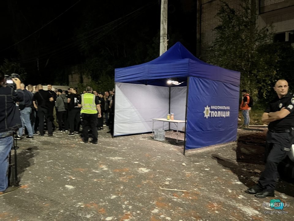6 постраждалих, рятувальна операція завершена: подробиці ракетної атаки по Дніпру з місця подій