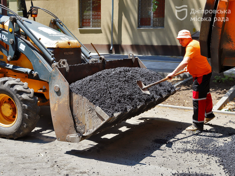 У Дніпрі триває реконструкція дороги по вулиці Скоробогатова - рис. 5