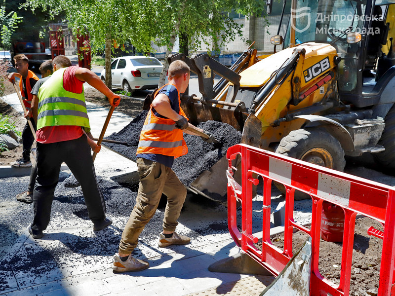У Дніпрі триває реконструкція дороги по вулиці Скоробогатова - рис. 9