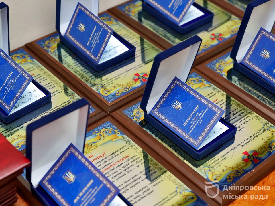 Мер Дніпра разом із командувачем військ «Таврія» Тарнавським привітали лікарів із професійним святом - рис. 3