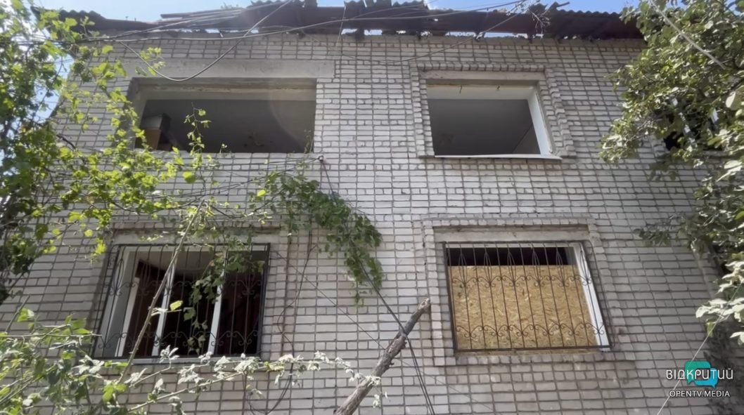 Около 10 домов повреждены: последствия ночной вражеской атаки в Кривом Роге - рис. 1