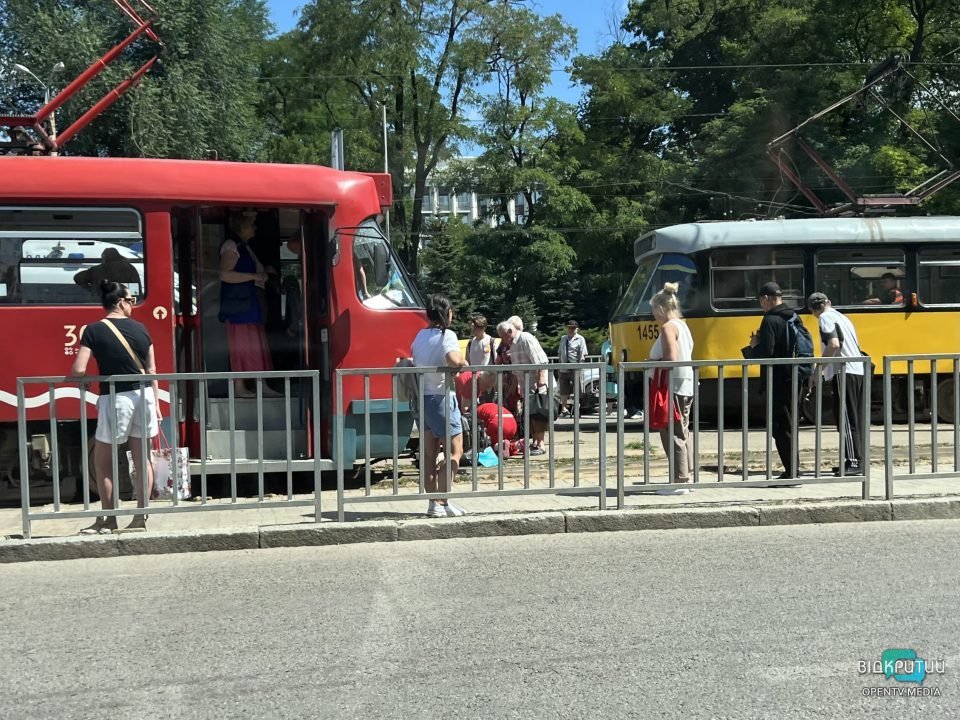 У Дніпрі внизу проспекту Поля трамвай збив жінку