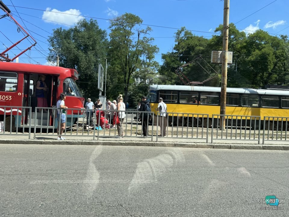 У Дніпрі внизу проспекту Поля трамвай збив жінку