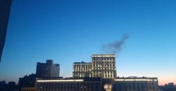 Неизвестные беспилотники атаковали здание Минобороны в Москве - рис. 4