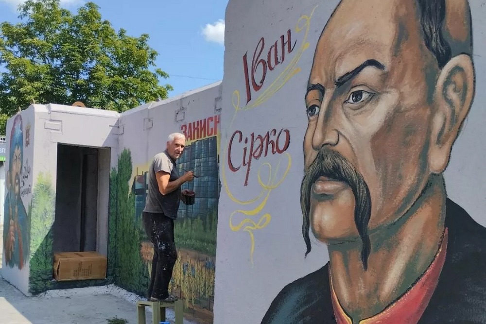 В Никополе на уличных укрытиях начали появляться патриотические рисунки