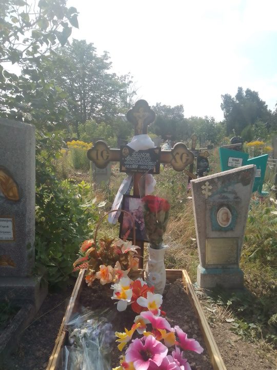 На Дніпропетровщині невідомі осквернили могилу загиблого Героя