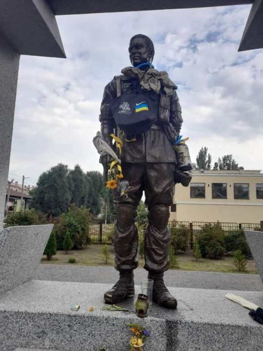 У Новомосковську понівечили меморіал українським воїнам: мер обіцяє нагороду за інформацію про вандалів