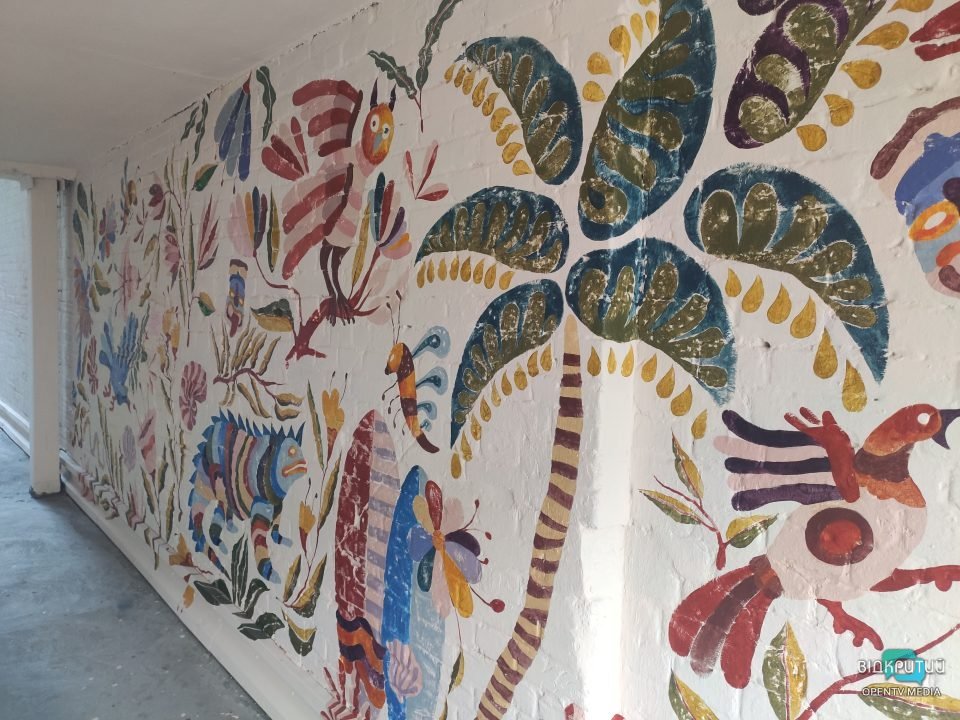 В центре Днепра появился новый фантастический мурал (ФОТО)