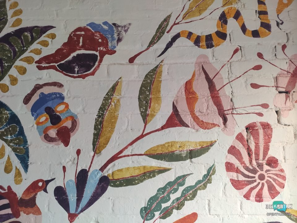 В центре Днепра появился новый фантастический мурал (ФОТО)