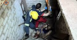 У Кривому Розі рятувальники витягли жінку з 3-метрового льоху