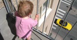 В Кривом Роге спасли 2-летнего ребенка, который выпал с балкона - рис. 2