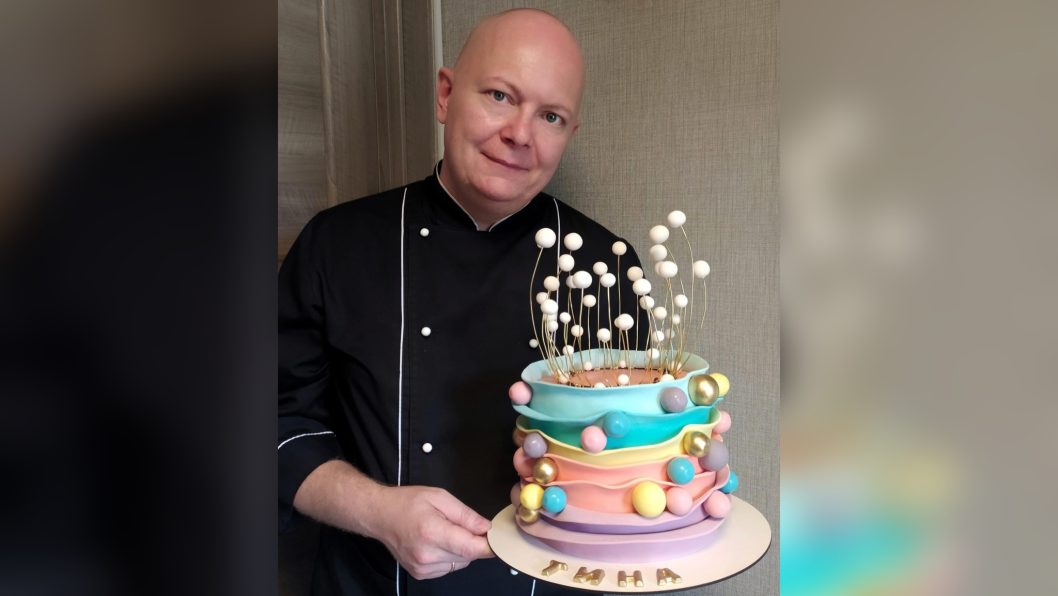 Дніпровський кондитер візуалізував гарний настрій у торті