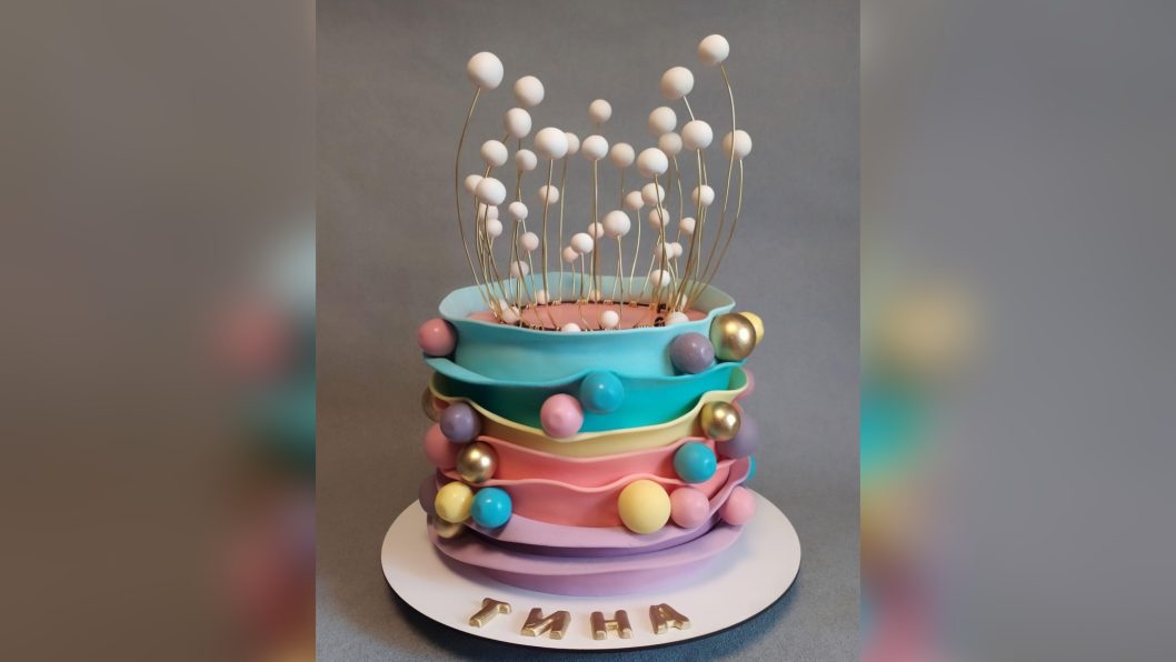 Дніпровський кондитер візуалізував гарний настрій у торті