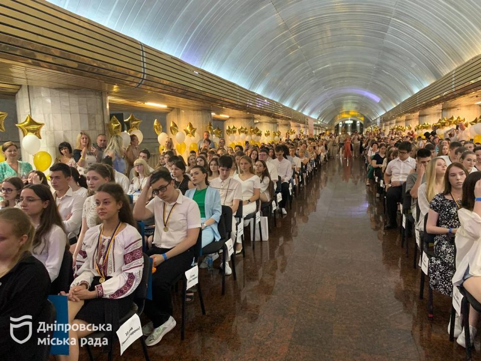 Несмотря на войну и дистанционное обучение, в Днепре увеличилось количество золотых медалистов. - рис. 2