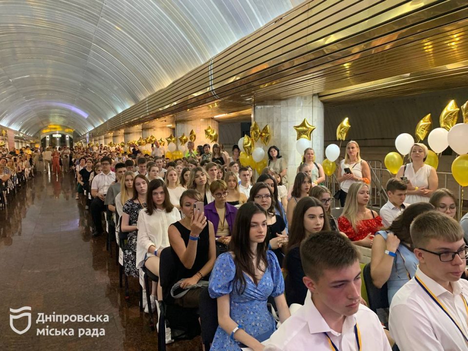Несмотря на войну и дистанционное обучение, в Днепре увеличилось количество золотых медалистов. - рис. 3