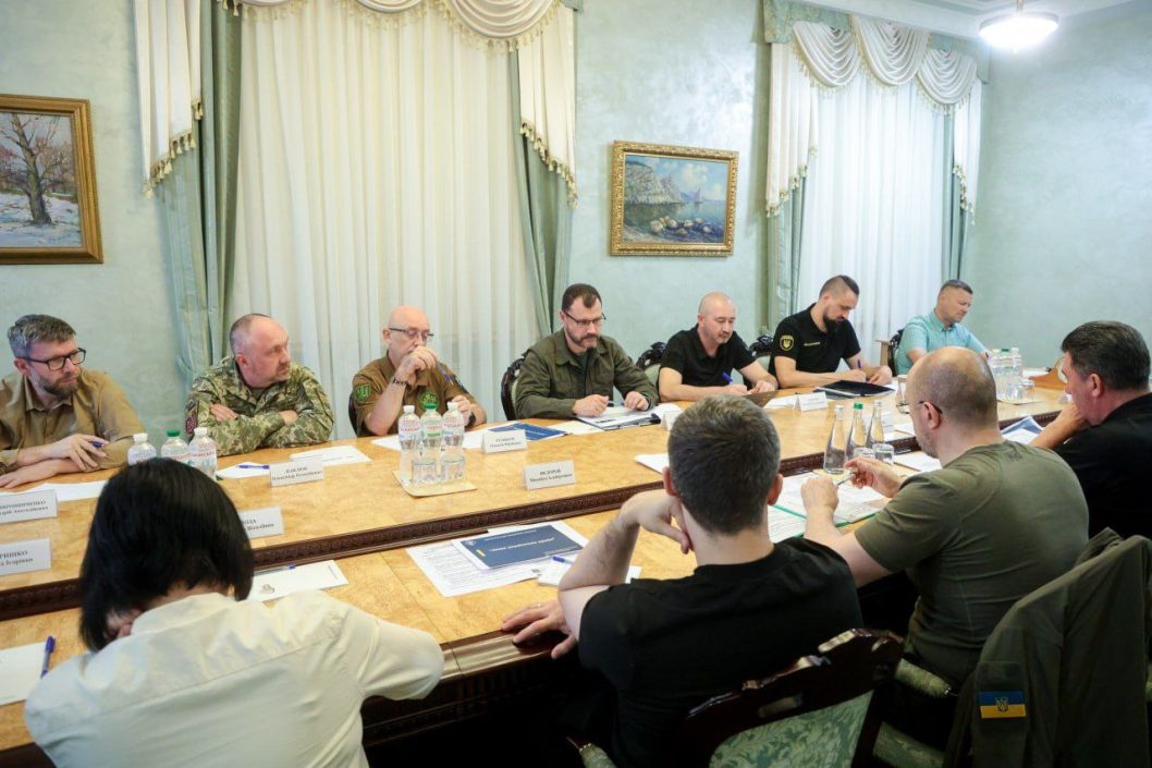 В Україні планують відмовитися від призову і створити професійну армію — Шмигаль - рис. 1