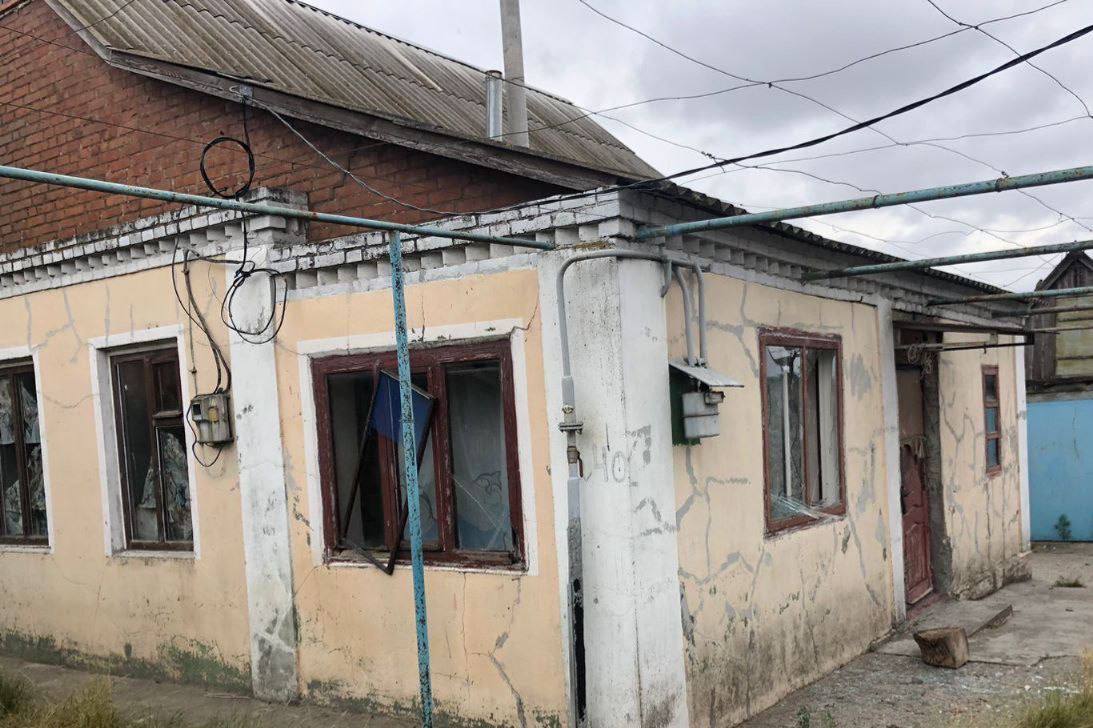 Российские оккупанты атаковали Никополь из тяжелой артиллерии: повреждены дома и линия электропередач - рис. 4