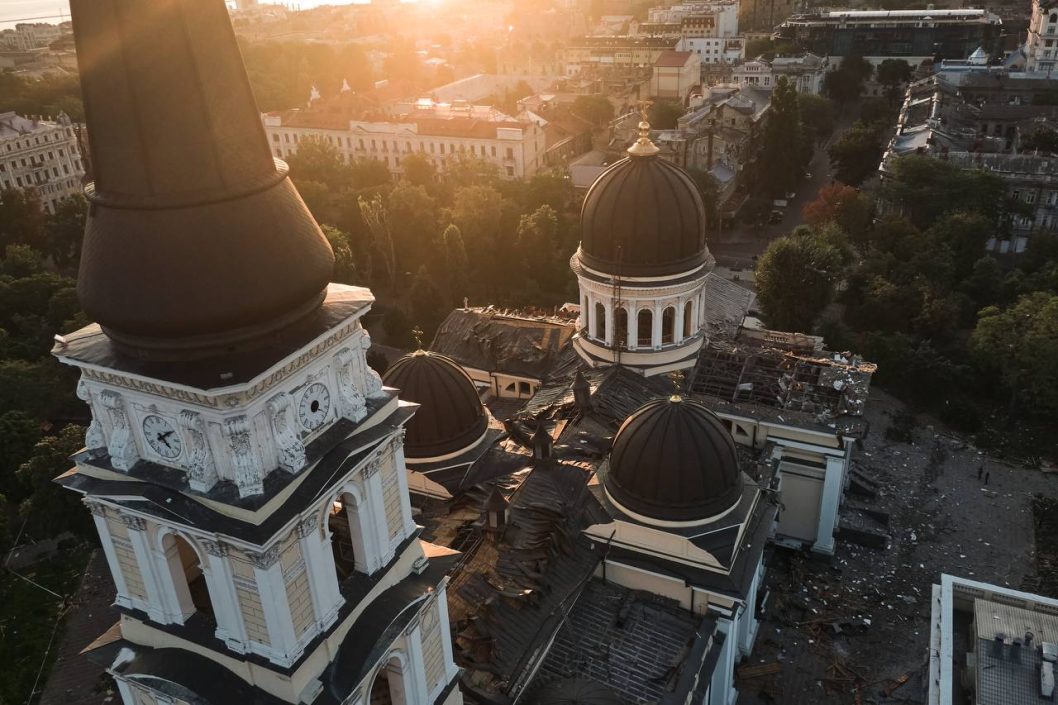 Российские оккупанты за ночь повредили 25 памяток архитектуры в историческом центре Одессы - рис. 1