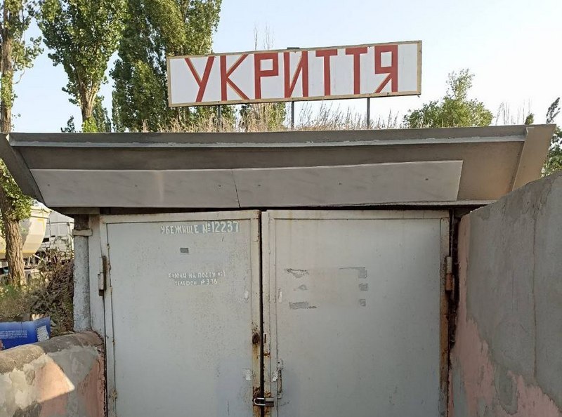 Мешканці жаліються на закриті сховища: правоохоронці Дніпра перевірили доступність до укриттів
