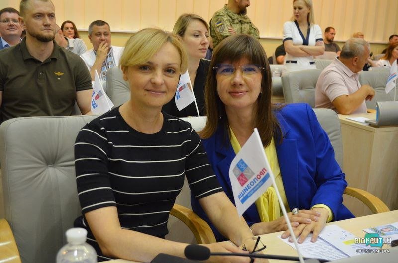 Облаштування укриттів, підтримка військових та ВПО: як у Дніпрі пройшла сесія облради