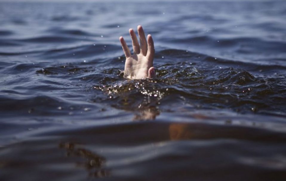 У Дніпрі рятувальники дістали з річки тіло жінки
