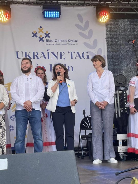 В немецком Кельне провели фестиваль в поддержку Украины и Днепра - рис. 1