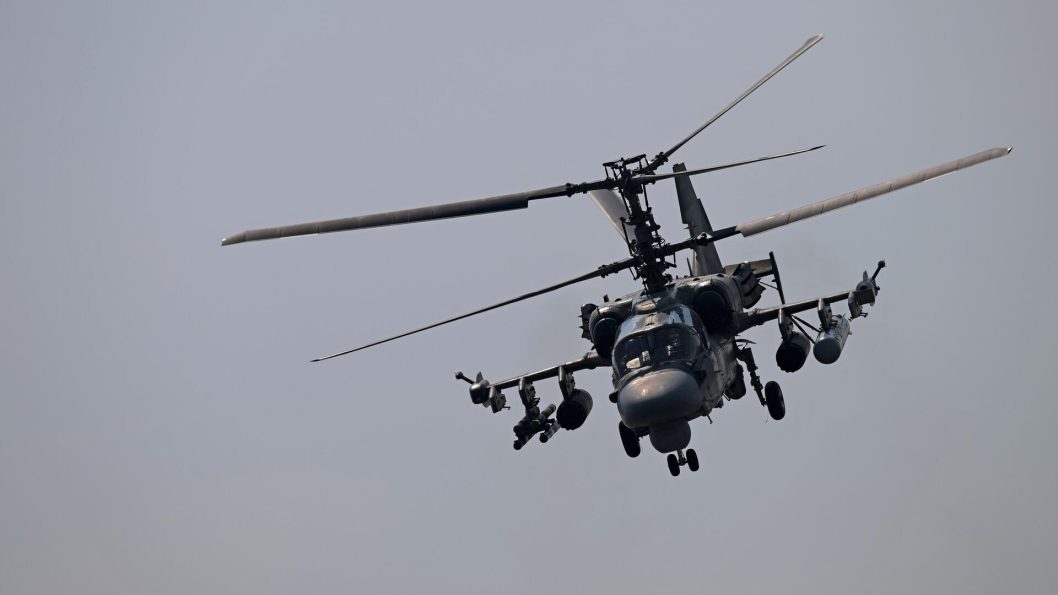 Українські воїни збили два російських гелікоптери Ка-52 - рис. 1
