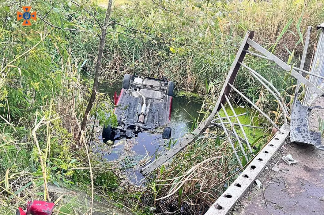 У Дніпрі легковик впав у річку: постраждало 4 людини, з них двоє дітей - рис. 2