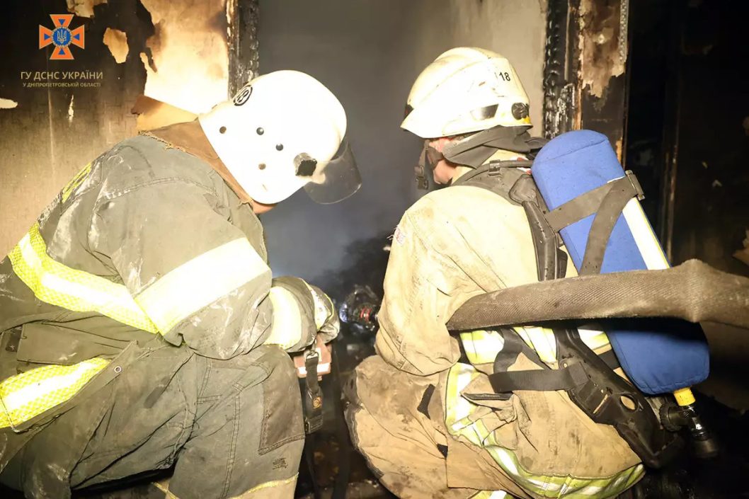 Вночі в одному з районів Дніпра вщент згоріла двокімнатна квартира - рис. 1